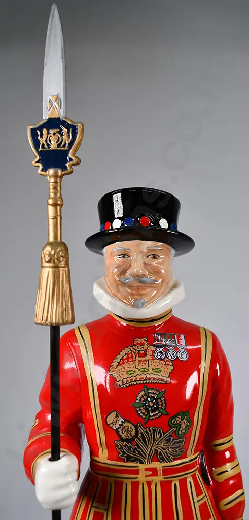 BEEFEATER GIN CHINA FIGURE DECANTER Image 1++