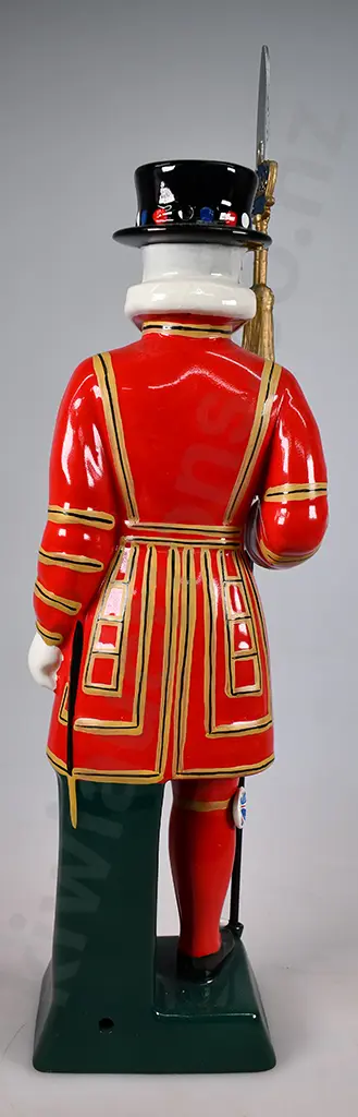BEEFEATER GIN CHINA FIGURE DECANTER Image 1++