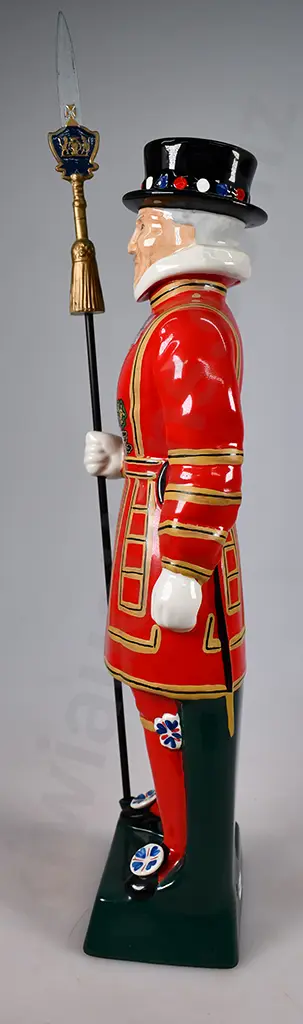 BEEFEATER GIN CHINA FIGURE DECANTER Image 1++