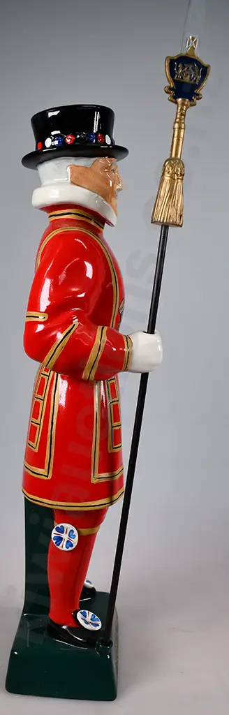 BEEFEATER GIN CHINA FIGURE DECANTER Image 1++