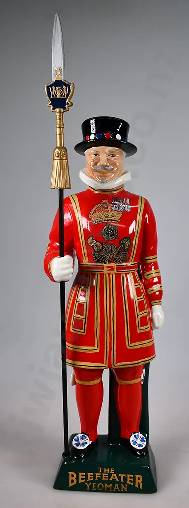 BEEFEATER GIN CHINA FIGURE DECANTER Image 1++