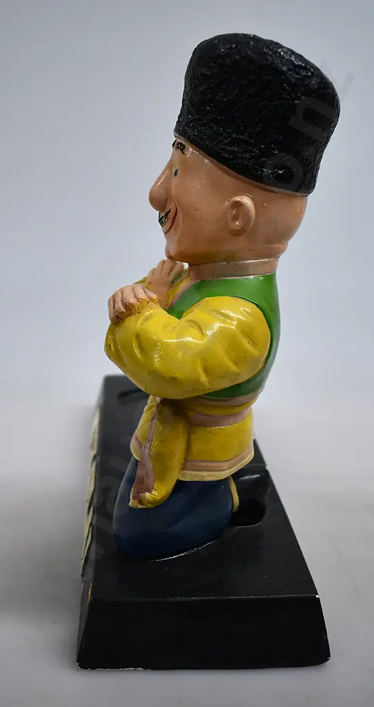 NIKOLAI VODKA BOTTLE DISPLAY FIGURE Image 1++