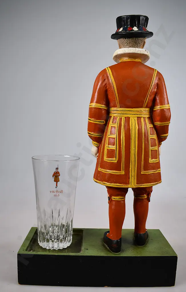 BEEFEATER GIN BOTTLE HOLDER FIGURE Image 1++