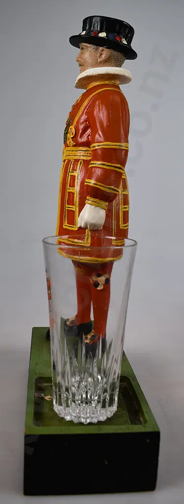 BEEFEATER GIN BOTTLE HOLDER FIGURE Image 1++