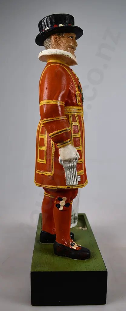 BEEFEATER GIN BOTTLE HOLDER FIGURE Image 1++
