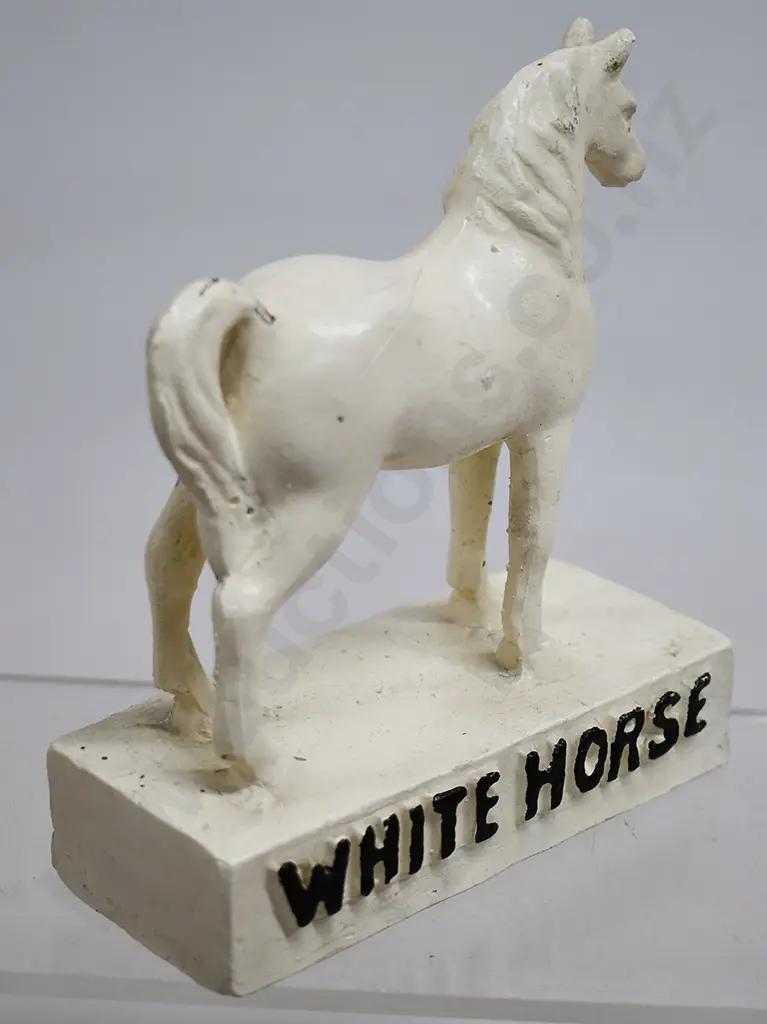 WHITE HORSE WHISKY FIGURE Image 1++