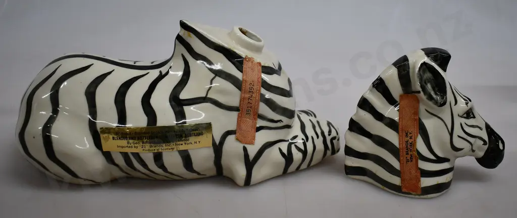 BALLANTINE’S WHISKY ZEBRA DECANTER Image 1++