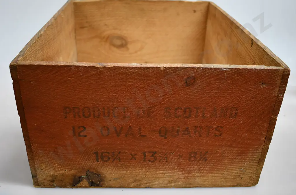 McCALLUMS PERFECTION WHISKY WOODEN BOX Image 1++