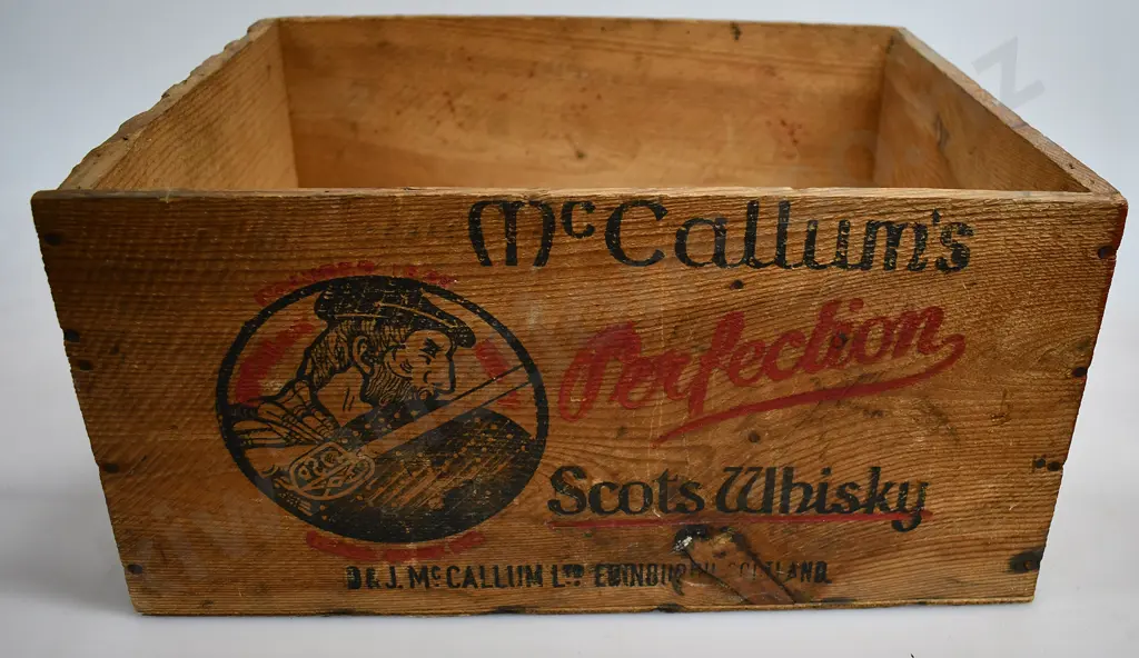 McCALLUMS PERFECTION WHISKY WOODEN BOX Image 1++