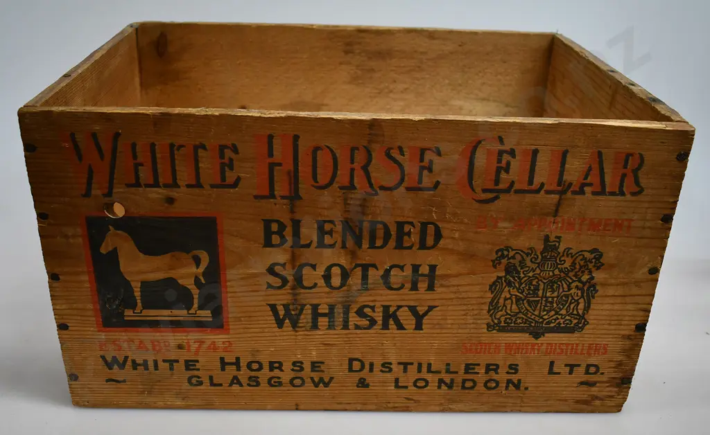 WHITE HORSE CELLAR WHISKY WOODEN BOX Image 1++