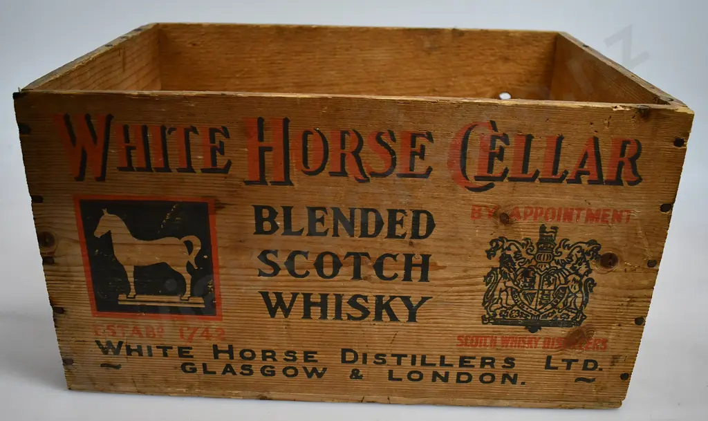 WHITE HORSE CELLAR WHISKY WOODEN BOX Image 1++