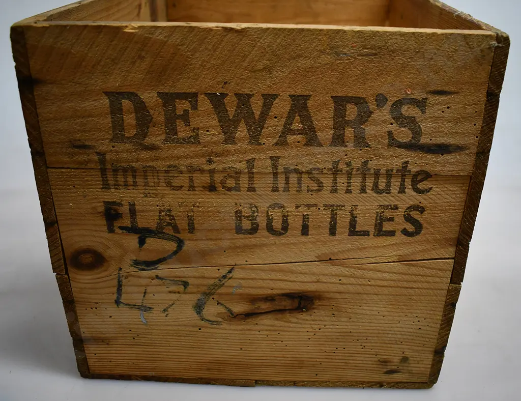 DEWAR"S IMPERIAL INSTITUTE WOODEN BOX Image 1++