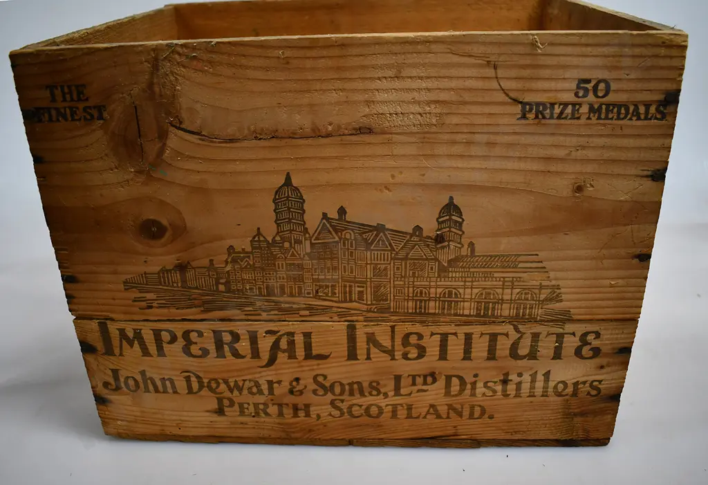 DEWAR"S IMPERIAL INSTITUTE WOODEN BOX Image 1++