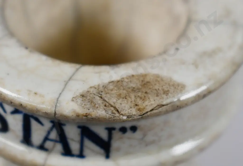 CAPSTAN NAVY CUT VESTA HOLDER Image 1++