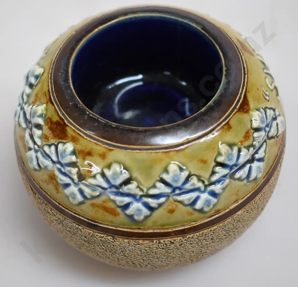 SHEW US A LIGHT DOULTON MATCH STRIKER Image 1++