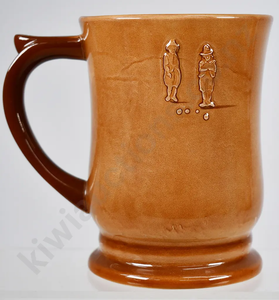 ROYAL DOULTON AIRBRUSHED JUG FRANCES DRAKE PLAYING BOWLS Image 1++