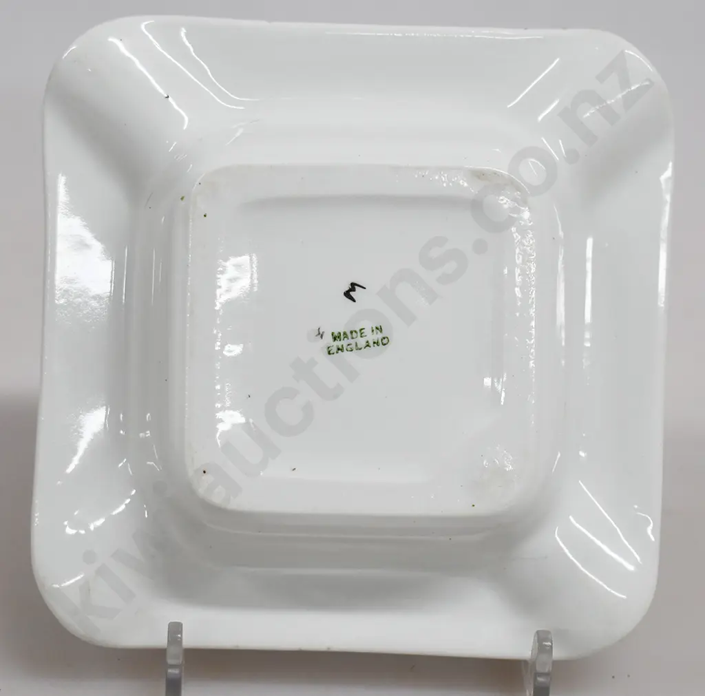 BLACK & WHITE SCOTCH WHISKY ASHTRAY Image 1++