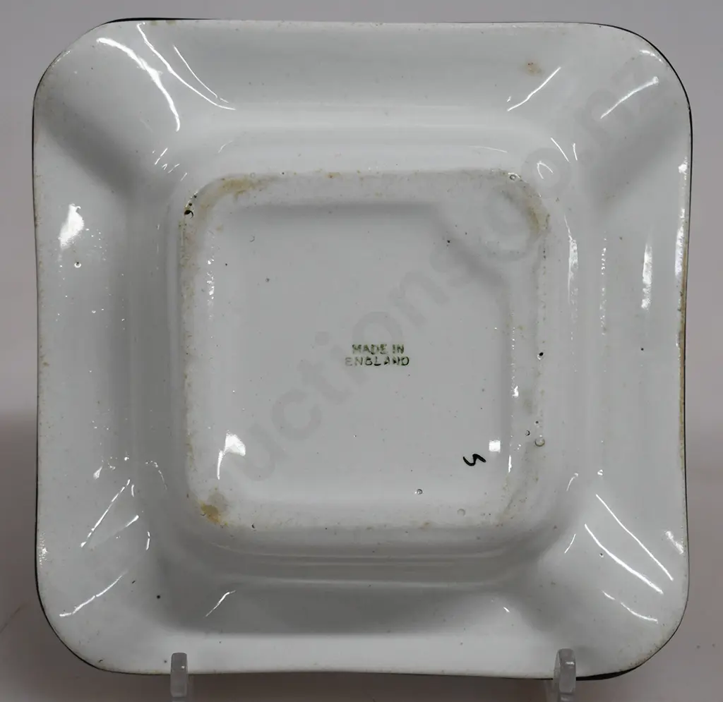 BLACK & WHITE SCOTCH WHISKY ASHTRAY Image 1++