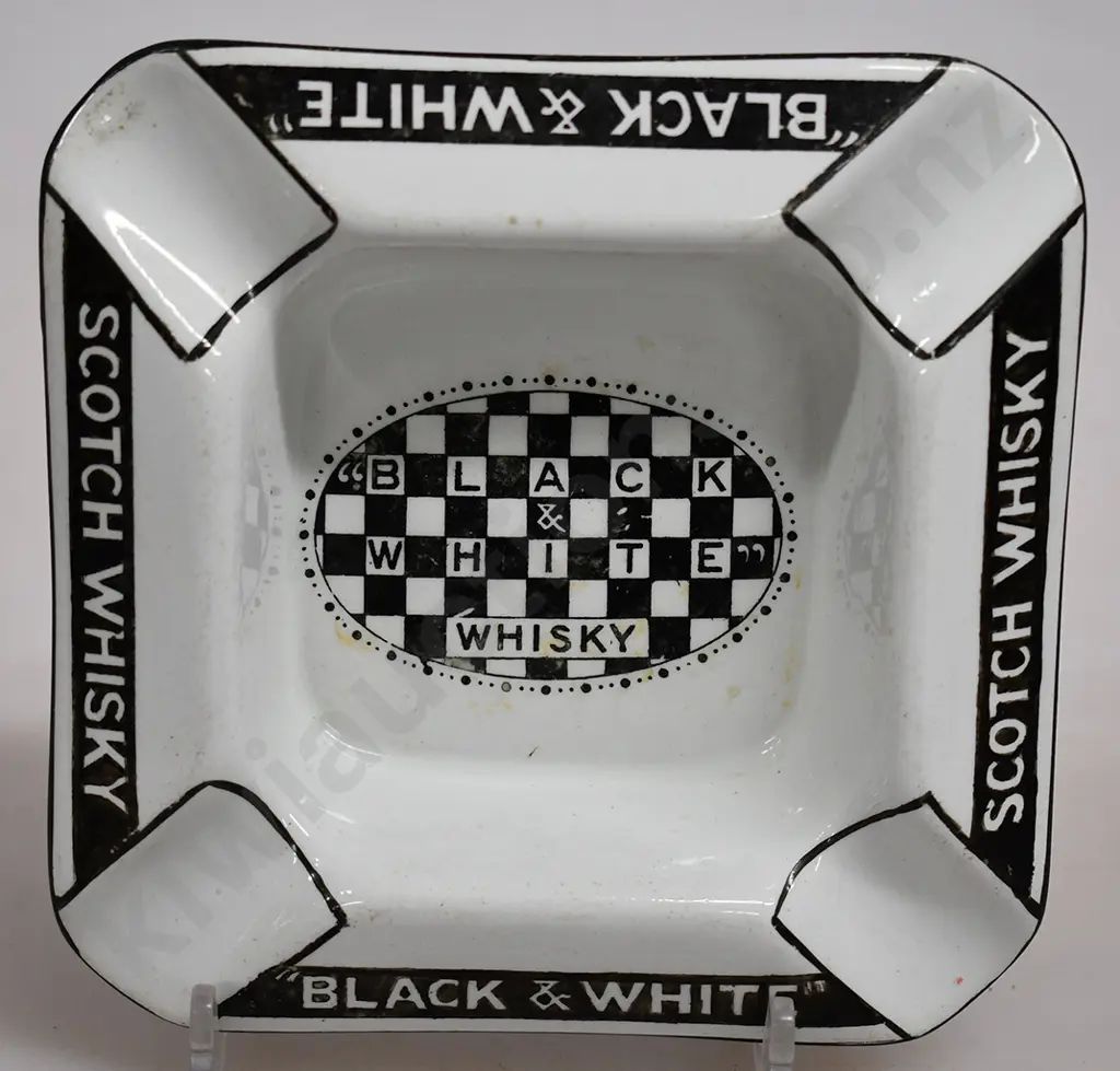 BLACK & WHITE SCOTCH WHISKY ASHTRAY Image 1++