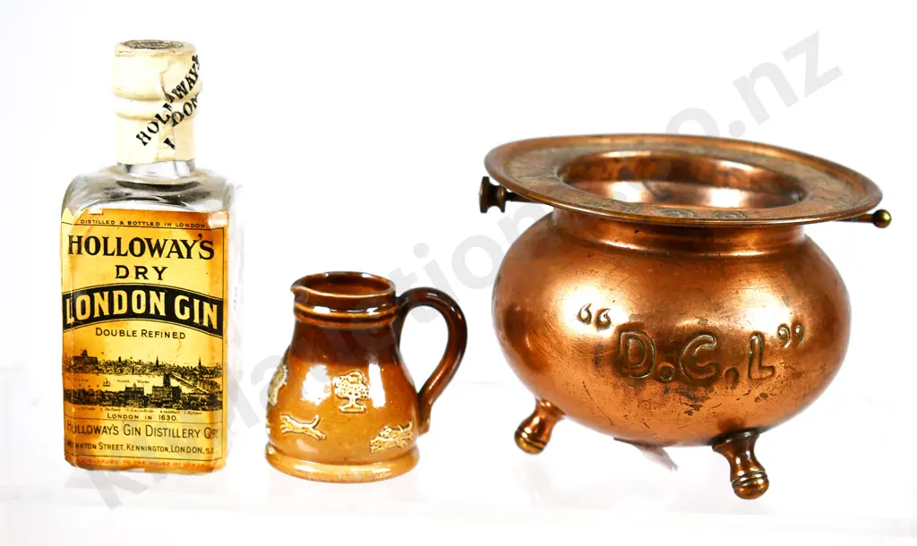 HOLLOWAY'S SAMPLE GIN DOULTON TANKARD DCL ASHTRAY Image 1++