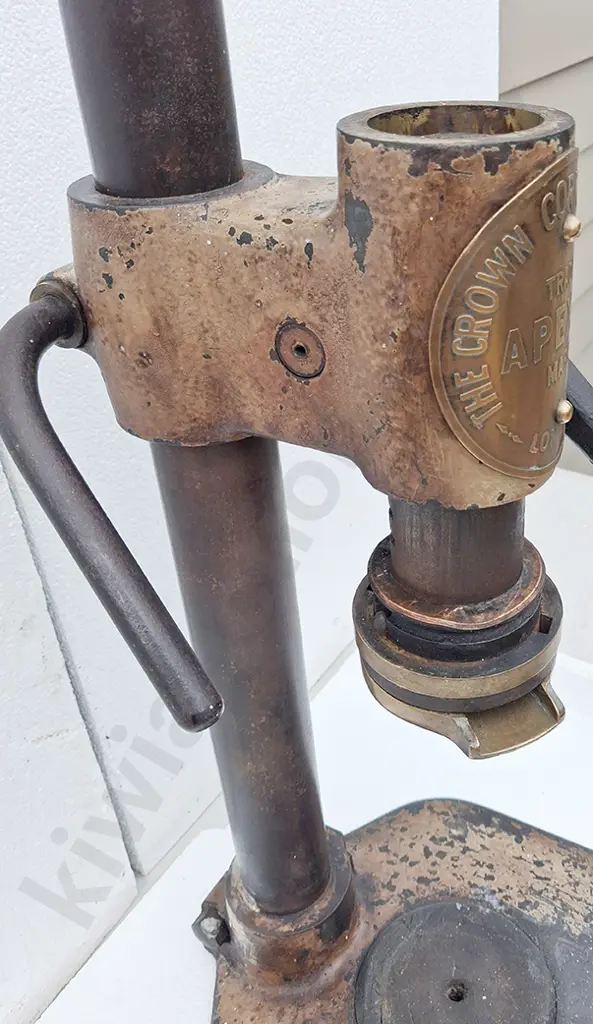 THE CROWN CORKER EARLY CORKING MACHINE Image 1++
