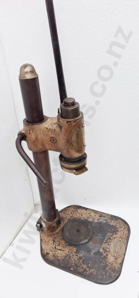 THE CROWN CORKER EARLY CORKING MACHINE Image 1++