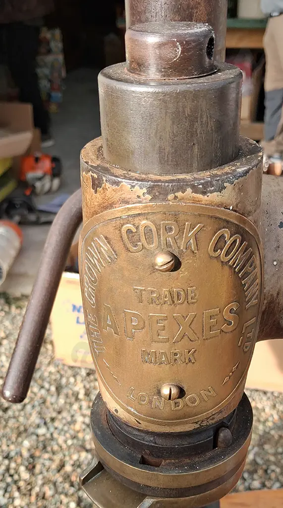 THE CROWN CORKER EARLY CORKING MACHINE Image 1++
