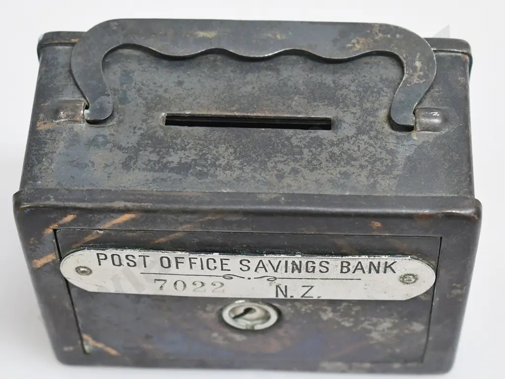 NEW ZEALAND POST OFFICE SAVINGS BANK MONEY BOX Image 1++