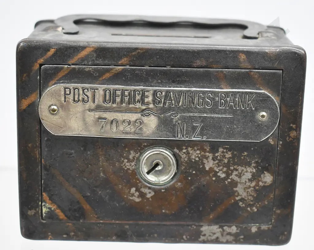 NEW ZEALAND POST OFFICE SAVINGS BANK MONEY BOX Image 1++