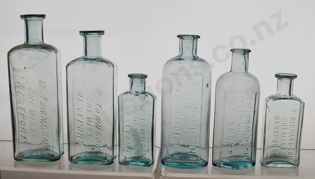 TOWNSON, RICHARDSON WESTPORT CHEMIST BOTTLES Image 1++