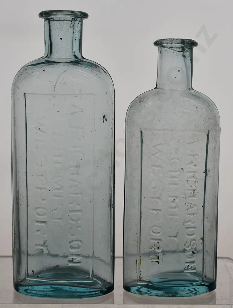 TOWNSON, RICHARDSON WESTPORT CHEMIST BOTTLES Image 1++