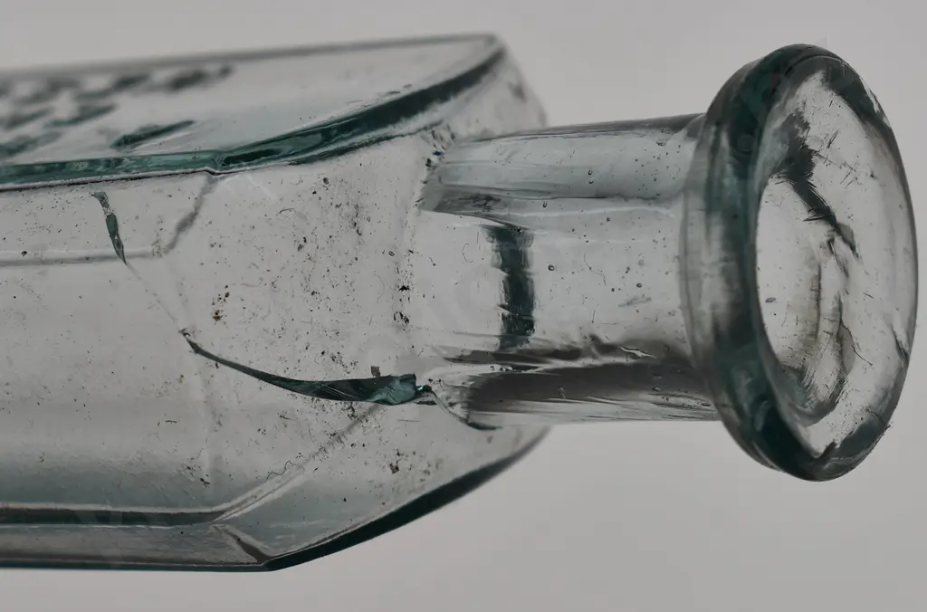 TOWNSON, RICHARDSON WESTPORT CHEMIST BOTTLES Image 1++