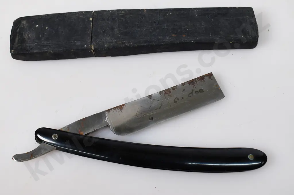 CUT THROAT RAZORS, ADVERTISING BOTTLE OPENERS Image 1++