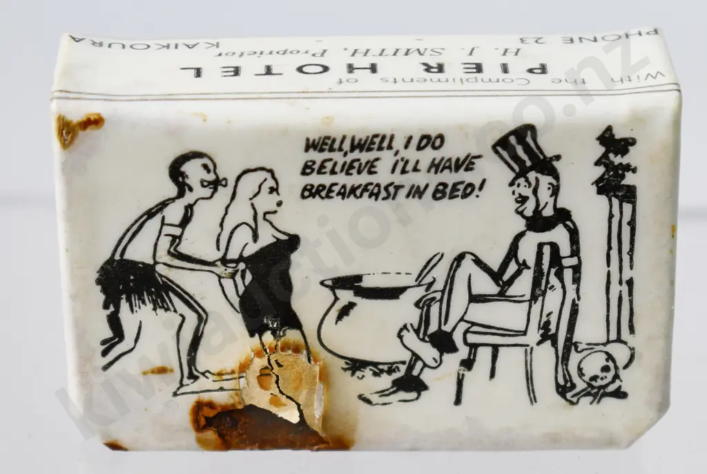 PIER HOTEL KAIKOURA CELLULOID MATCH BOX HOLDER Image 1++