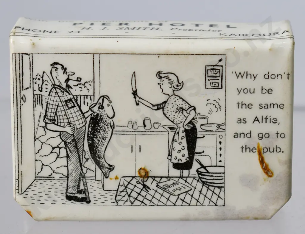 PIER HOTEL KAIKOURA CELLULOID MATCH BOX HOLDER Image 1++