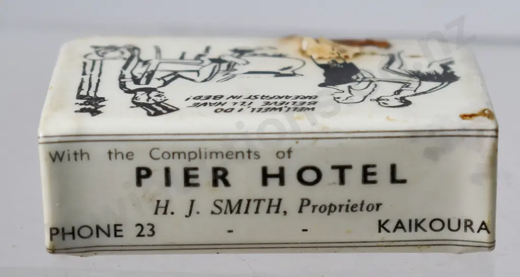 PIER HOTEL KAIKOURA CELLULOID MATCH BOX HOLDER Image 1++