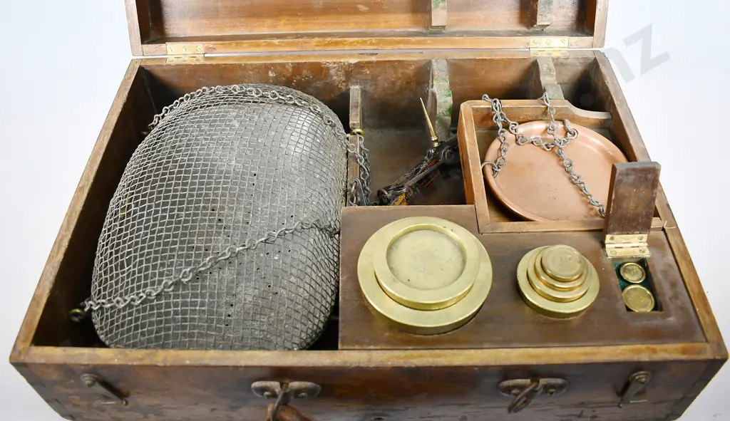 BOXED FISHMONGERS WEIGHING SCALES Image 1++