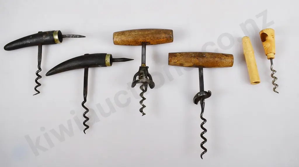 ASSORTED CORKSCREW BOTTLE OPENERS Image 1++