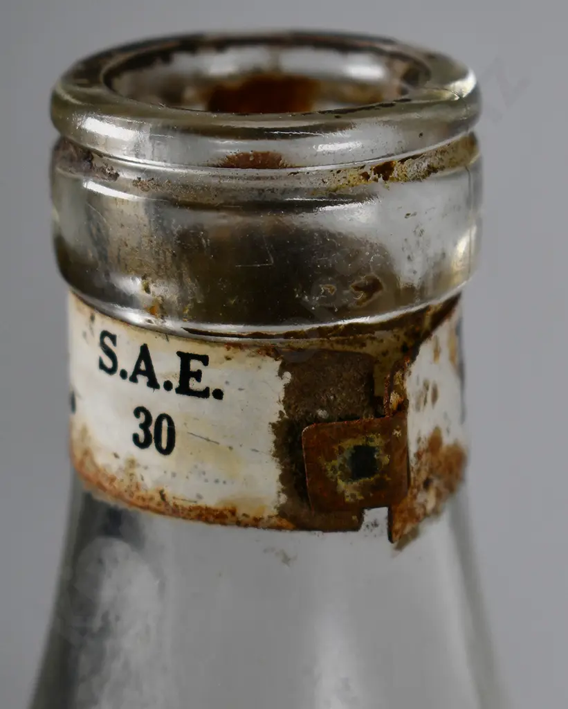 MOBIL AND SHELL PINT OIL BOTTLES Image 1++