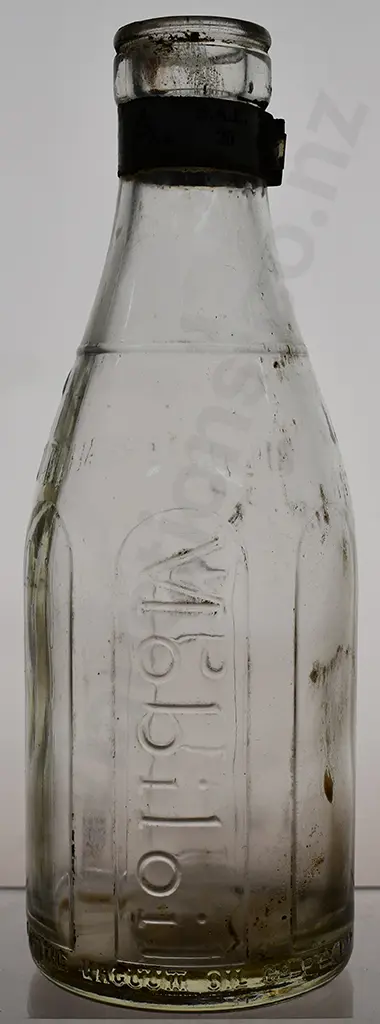MOBIL AND SHELL PINT OIL BOTTLES Image 1++