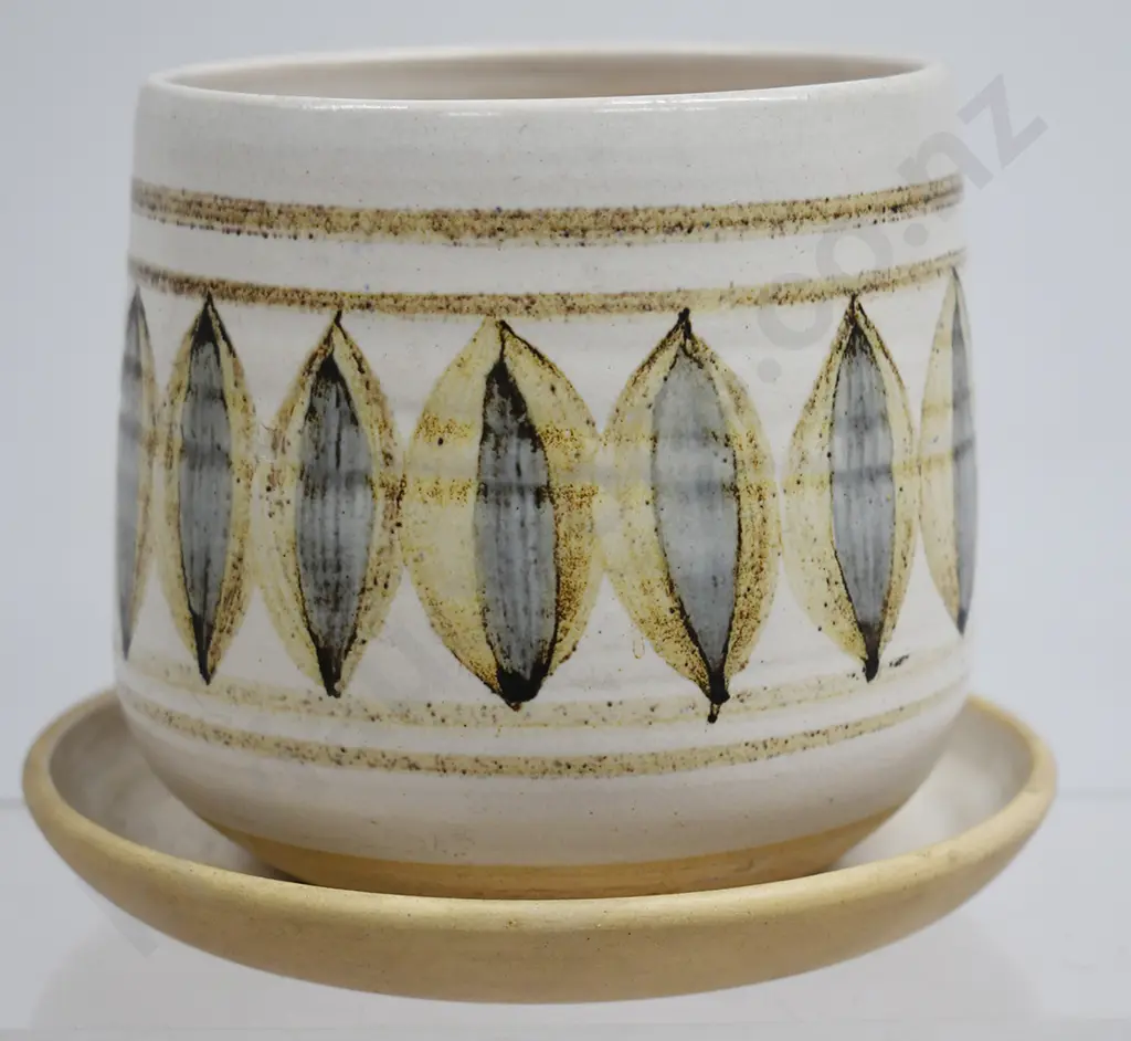 HANMER POTTERY PLANT POT Image 1++