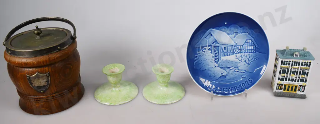ASSORTED COLLECTABLES Image 1++