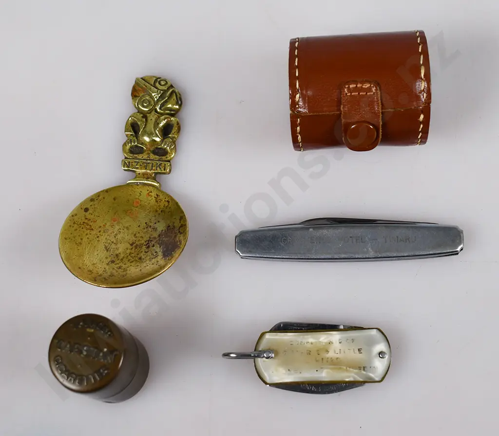 ASSSORTED MIXED SMALL COLLECTABLES Image 1++