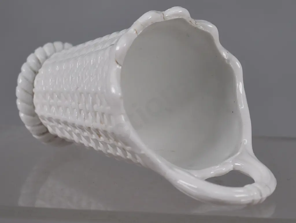 SOWERBY ENGLAND MILK GLASS SPILL VASE Image 1++
