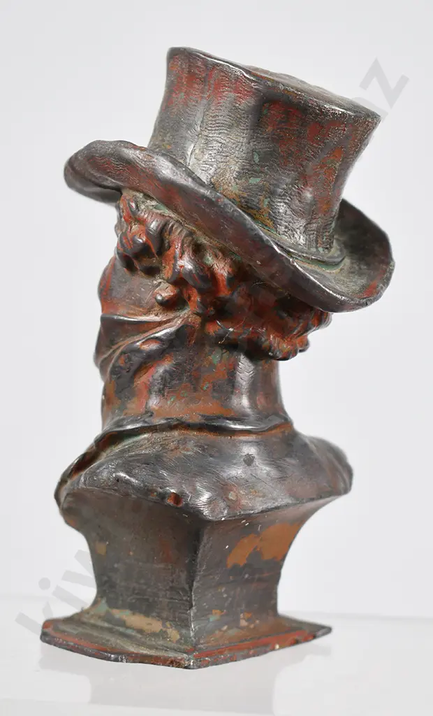 JOHNNIE WALKER METAL BUST Image 1++