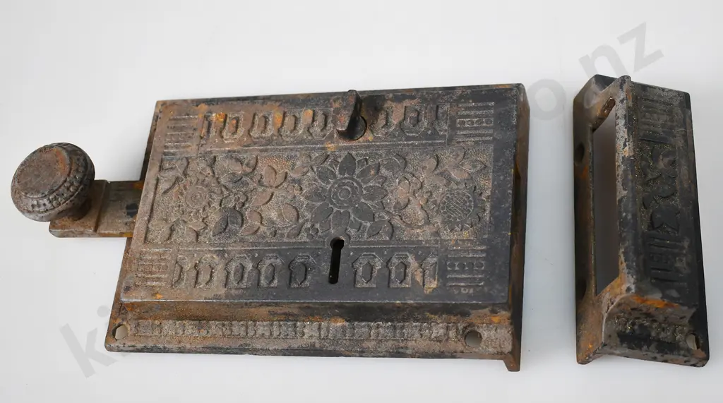 CAST IRON VICTORIAN RIM LOCK Image 1++