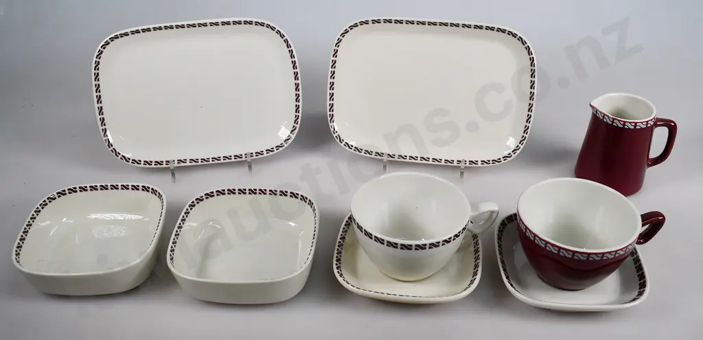NEW ZEALAND RAILWAY CROWN LYNN CROCKERY Image 1++