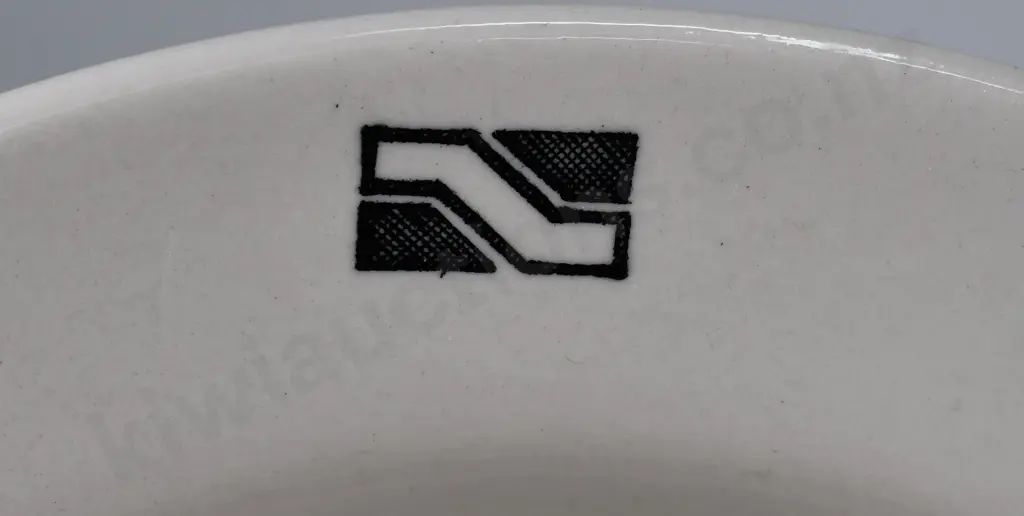 NEW ZEALAND RAILWAY CROWN LYNN CROCKERY Image 1++