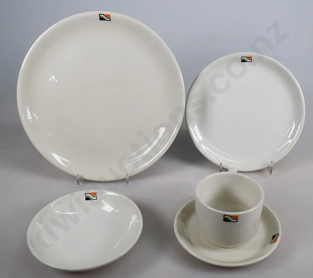 NEW ZEALAND RAILWAY CROWN LYNN CROCKERY Image 1++