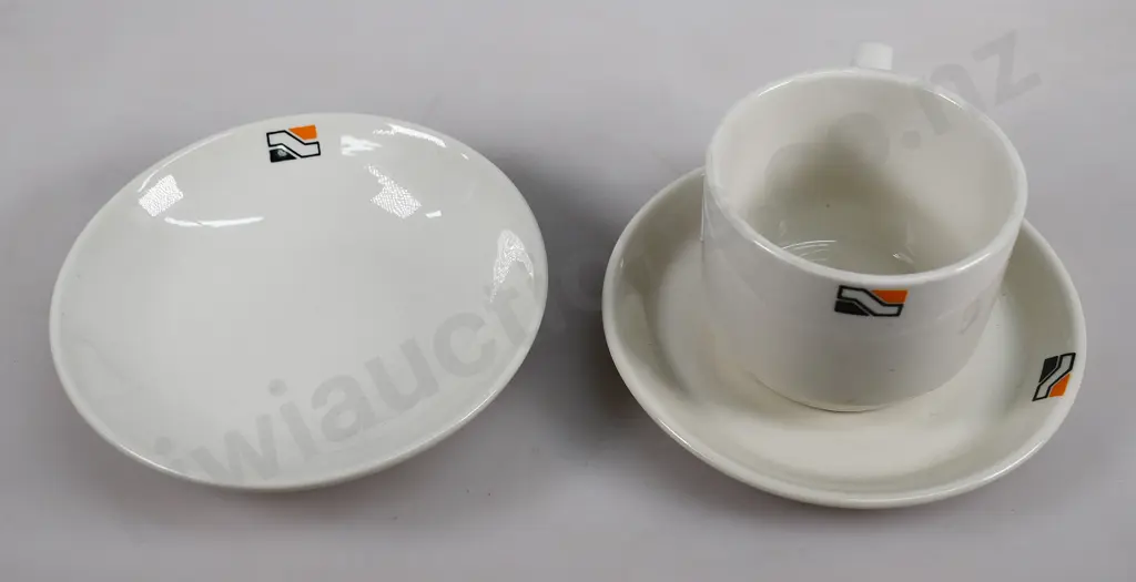 NEW ZEALAND RAILWAY CROWN LYNN CROCKERY Image 1++